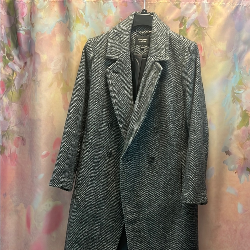 HERRINGBONE TIMELESS TOPCOAT- like new! Buy fast!